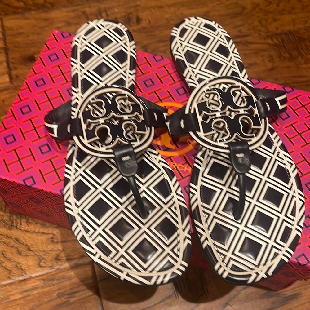 NIB Tory Burch Metal Miller sandal